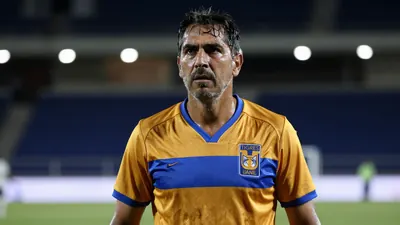 Tigres UANL continúa trabajando en la definición de su nuevo entrenador, mientras la directiva también mantiene sobre la...