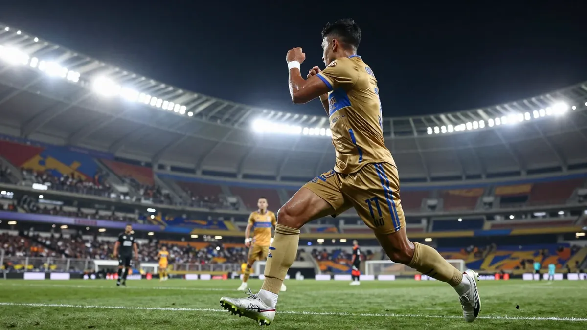 Tigres UANL sumó un punto tras un empate 0-0 ante su rival Monterrey en el Estadio Gigante de Acero, manteniéndose en el...